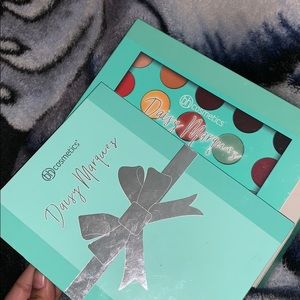 Daisy Márquez makeup pallet